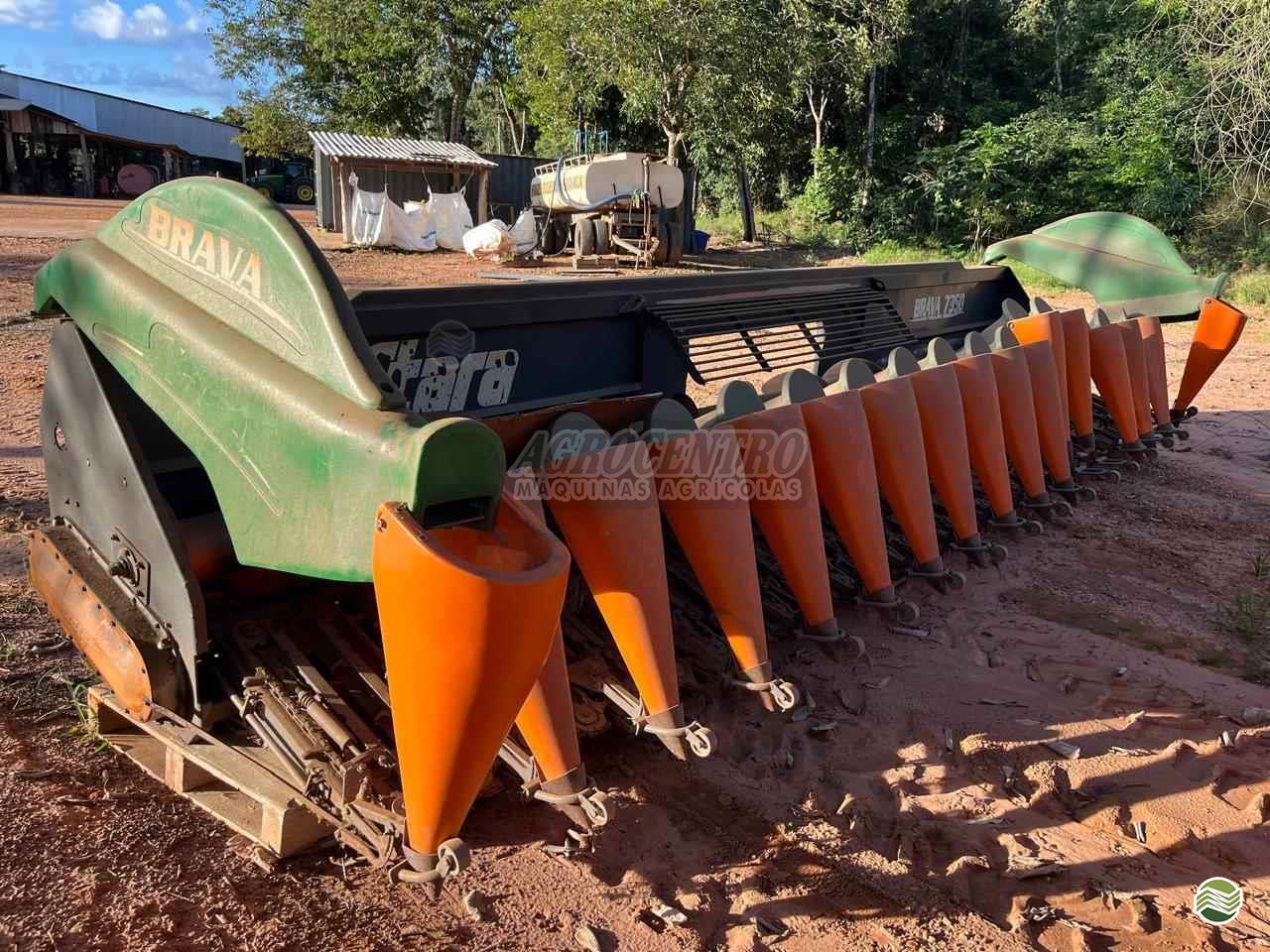 PLATAFORMA COLHEITADEIRA STARA BRAVA 7350 Agrocentro Máquinas Agrícolas - Mahindra NOVA MUTUM MATO GROSSO MT